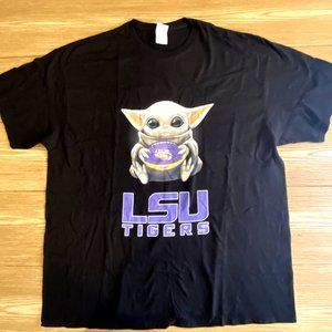 NCAA T-Shirt 2XL LSU Tigers Baby Yoda Star Wars Men's Short Sleeve Graphic Tee